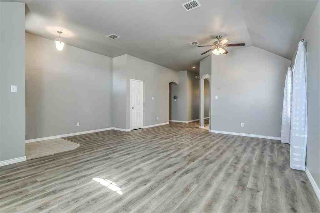 3611 Redwood Cir - Photo 6 of 28