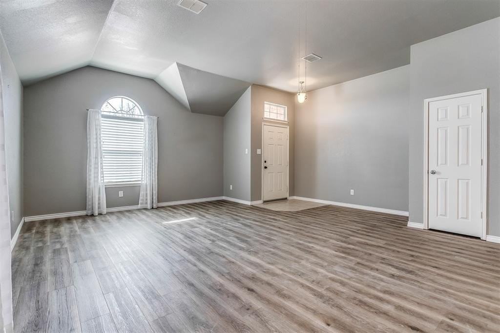 3611 Redwood Cir - Photo 7 of 28