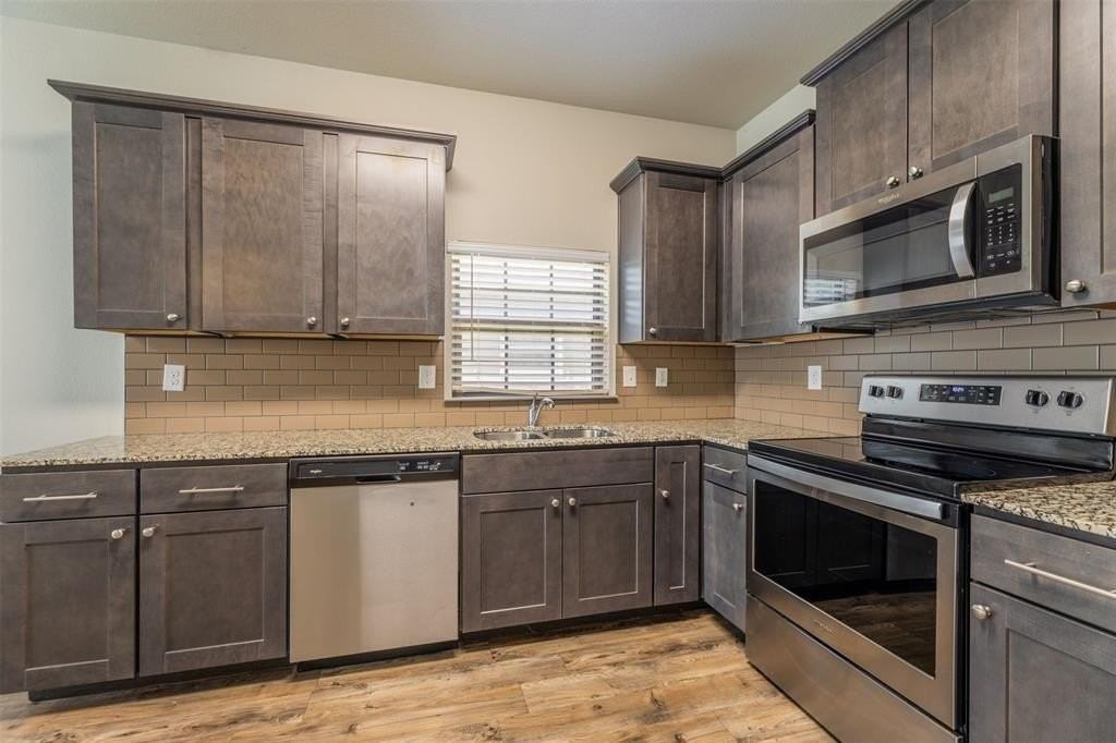 512 E Akard St #200 - Photo 7 of 16