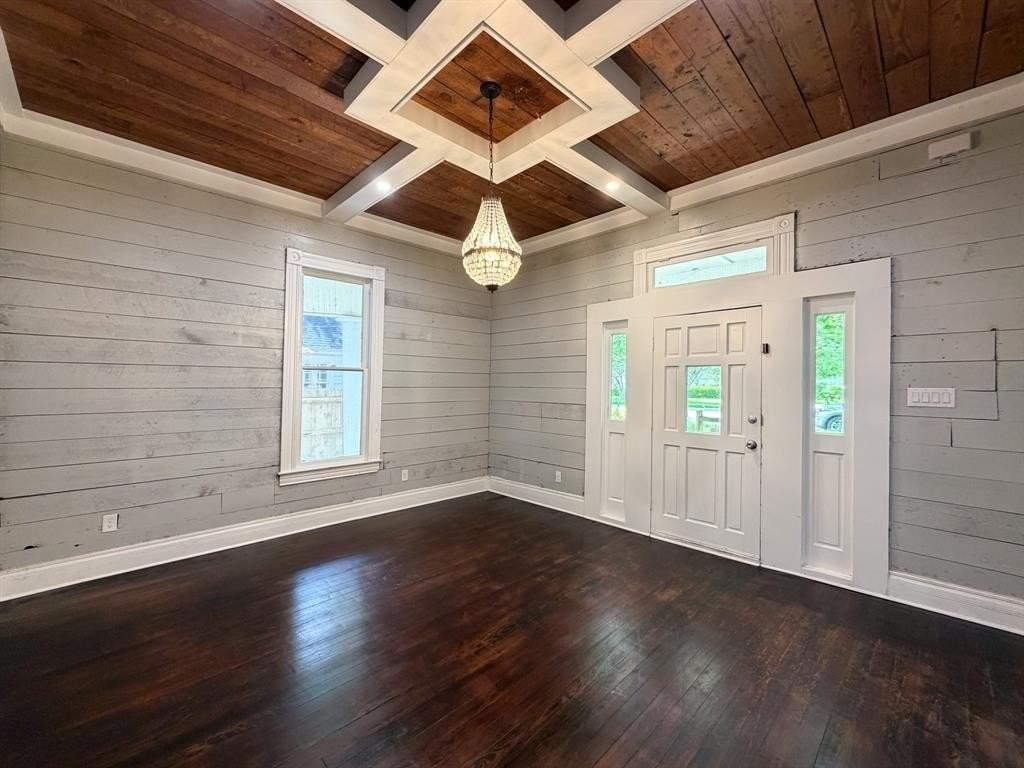 405 E Denton St - Photo 3 of 34