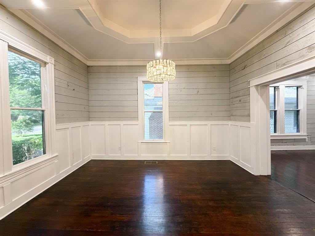 405 E Denton St - Photo 5 of 34