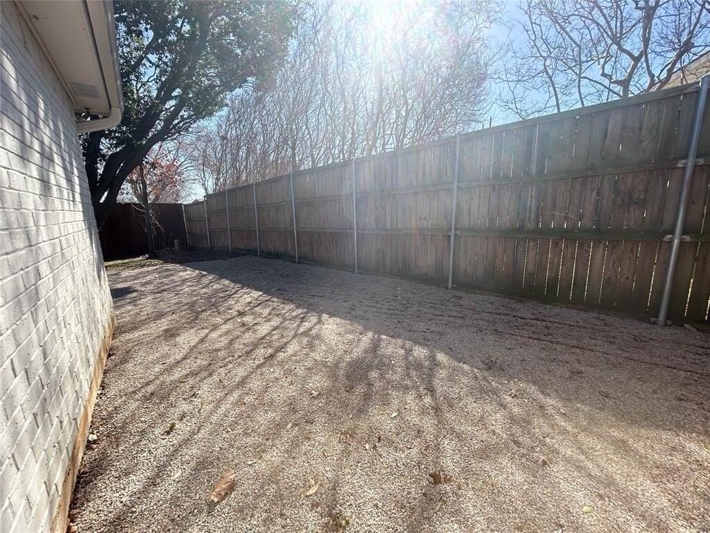 3016 Oakridge Dr - Photo 2 of 20