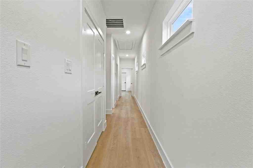 2521 Bethurum Ave - Photo 2 of 19