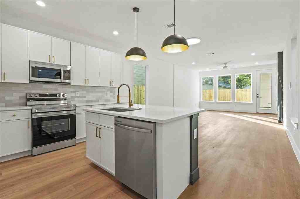 2521 Bethurum Ave - Photo 3 of 19