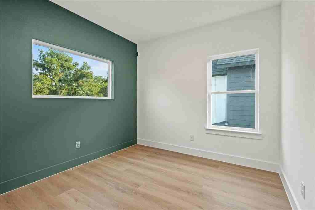 2521 Bethurum Ave - Photo 5 of 19