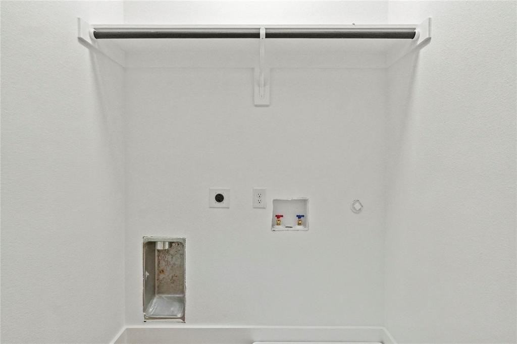 2521 Bethurum Ave - Photo 6 of 19