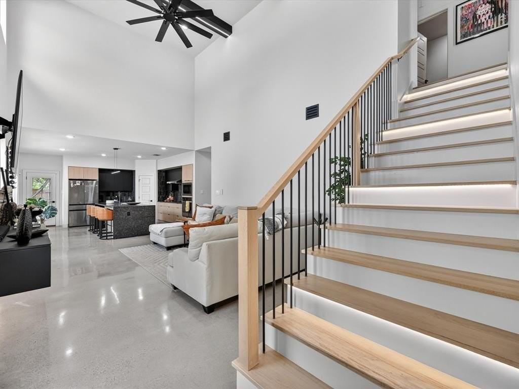 1941 Glenmore Ave - Photo 6 of 34