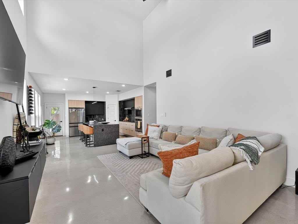 1941 Glenmore Ave - Photo 7 of 34