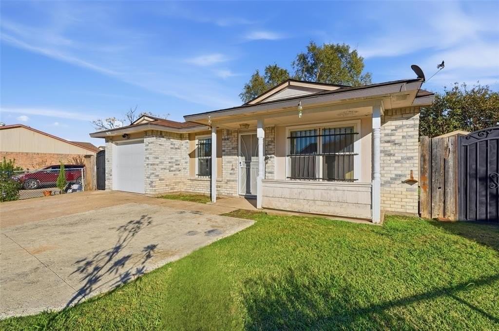 9420 Kerrville St - Photo 2 of 31