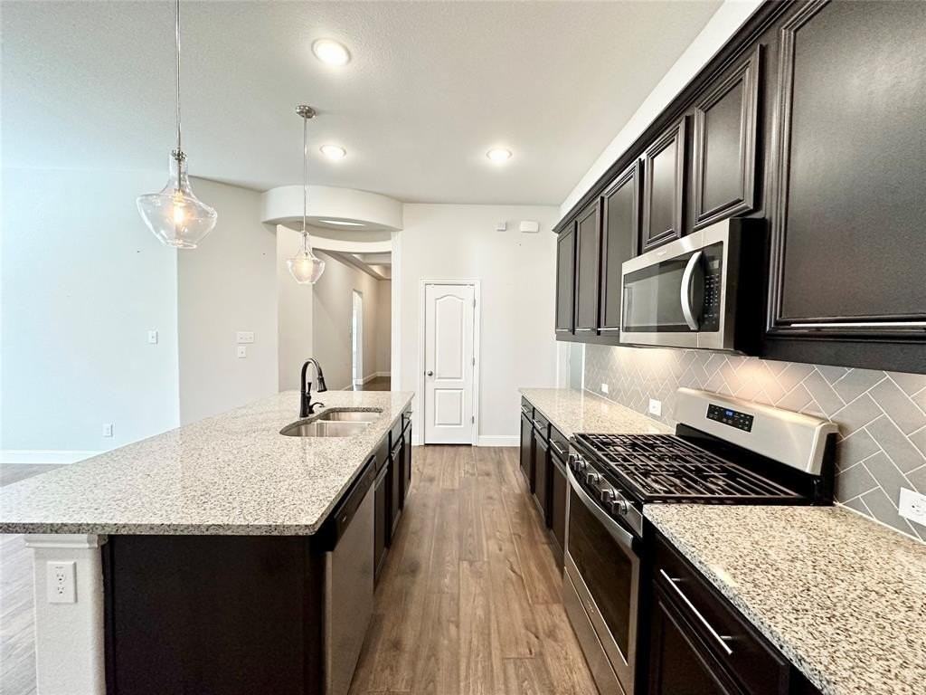 1556 Kessler Dr - Photo 4 of 22