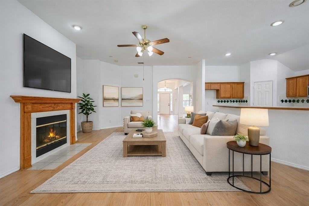 304 Mimosa Dr - Photo 5 of 15