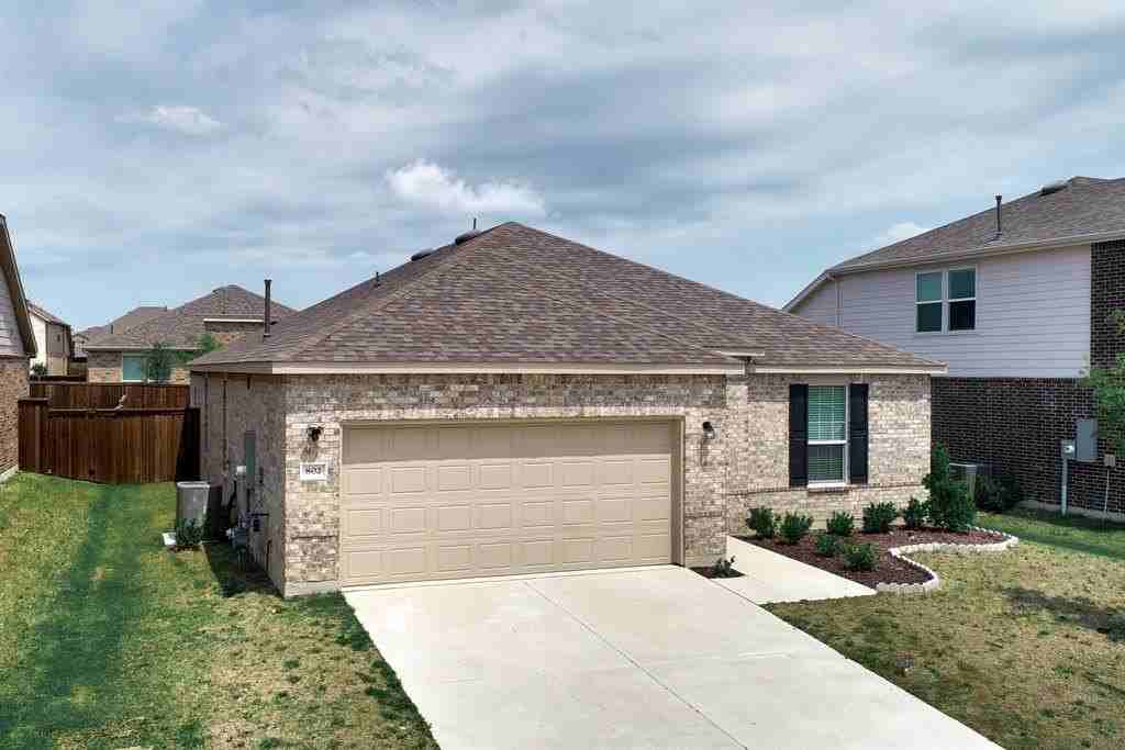 802 Egret St - Photo 2 of 32