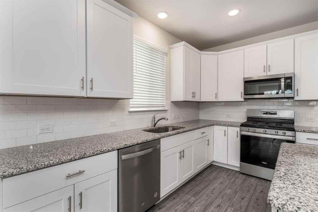 802 Egret St - Photo 5 of 32