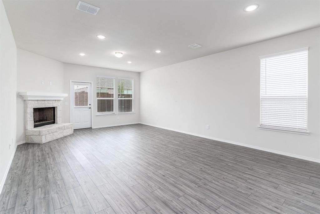 802 Egret St - Photo 7 of 32