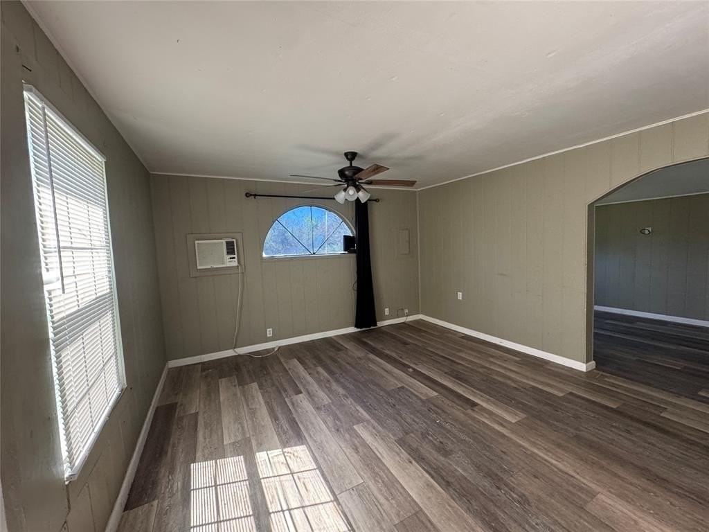 202 W Tarrant St - Photo 2 of 5