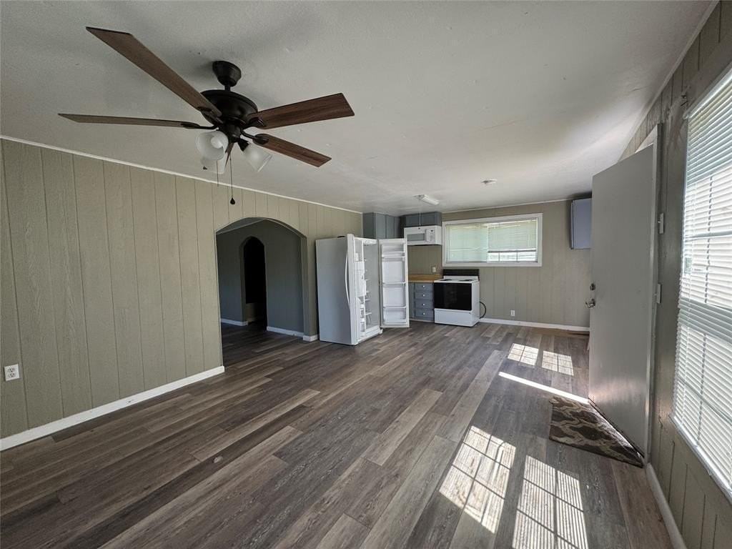 202 W Tarrant St - Photo 3 of 5