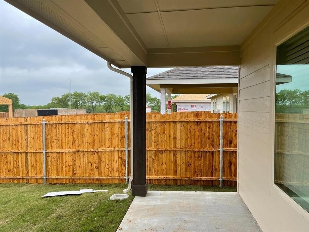 5405 Fairdale Dr - Photo 6 of 22