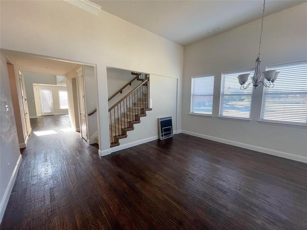 723 Callaway Dr - Photo 2 of 25