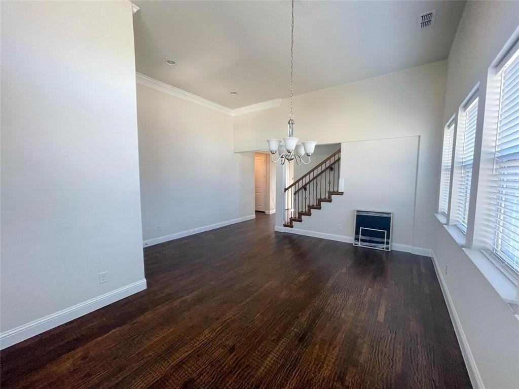 723 Callaway Dr - Photo 3 of 25