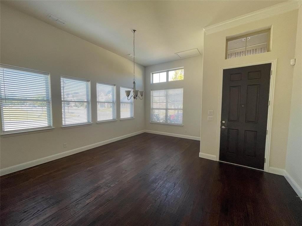 723 Callaway Dr - Photo 4 of 25