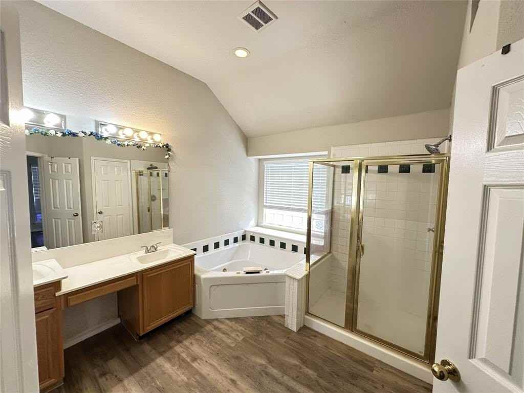 2034 Wimbledon Dr - Photo 3 of 9