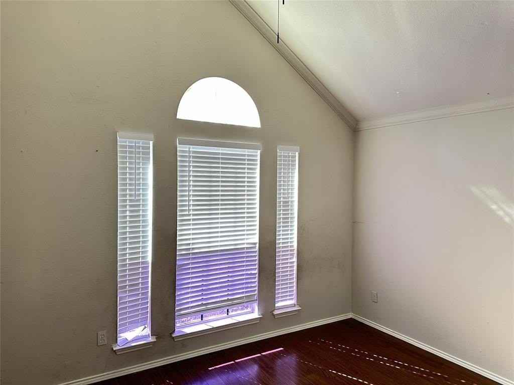 2034 Wimbledon Dr - Photo 4 of 9