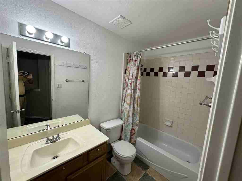 2034 Wimbledon Dr - Photo 6 of 9