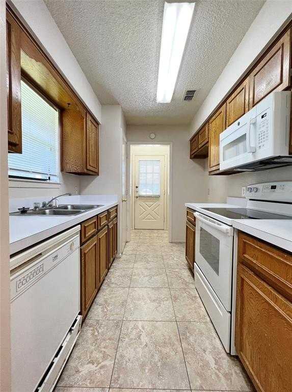 1110 S Rusk St #B - Photo 5 of 14