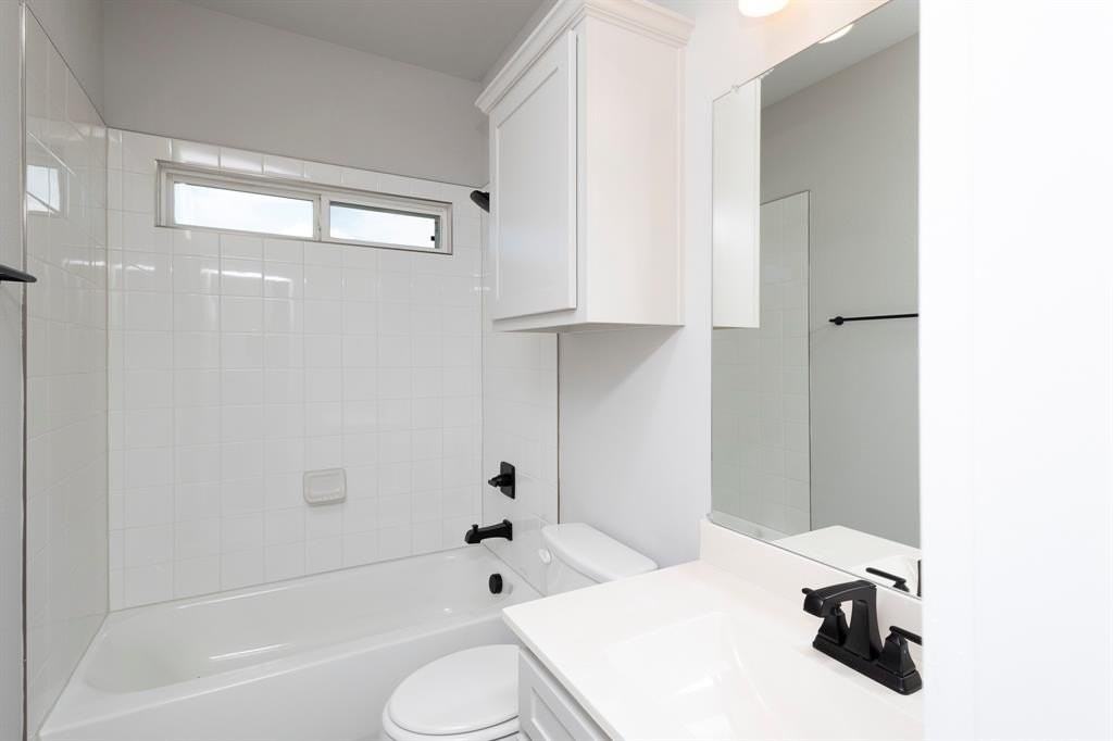 5928 Mustang Creek Ln - Photo 6 of 28