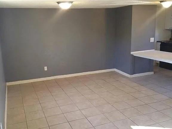 624 E North 15th St - Photo 2 of 3