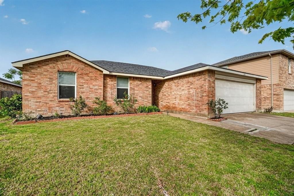 1435 Queen Annes Dr - Photo 2 of 25