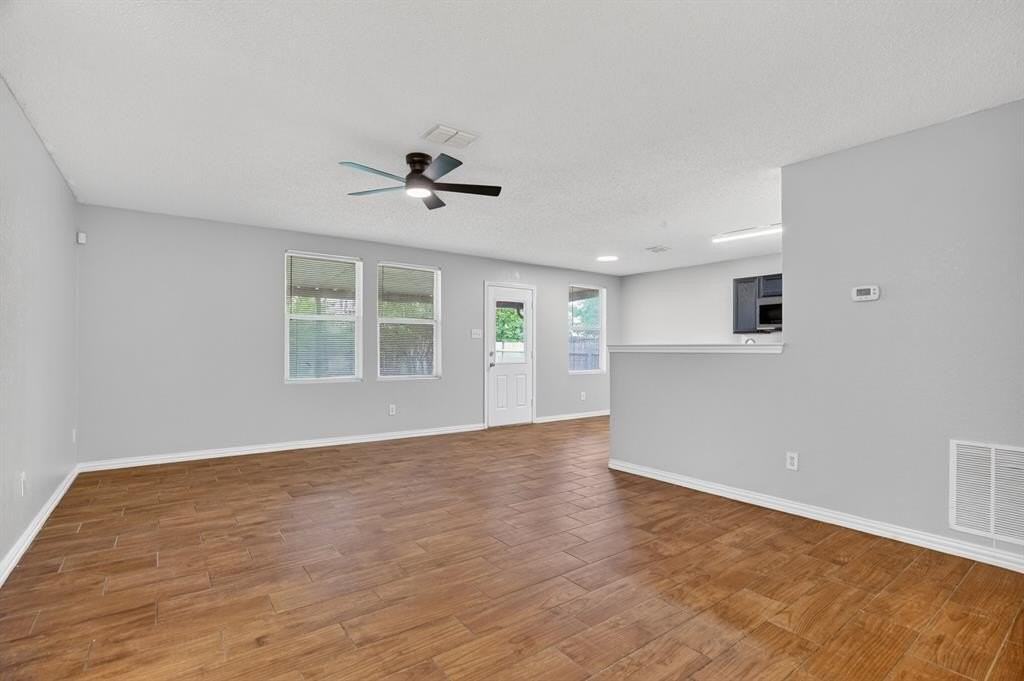 1435 Queen Annes Dr - Photo 5 of 25