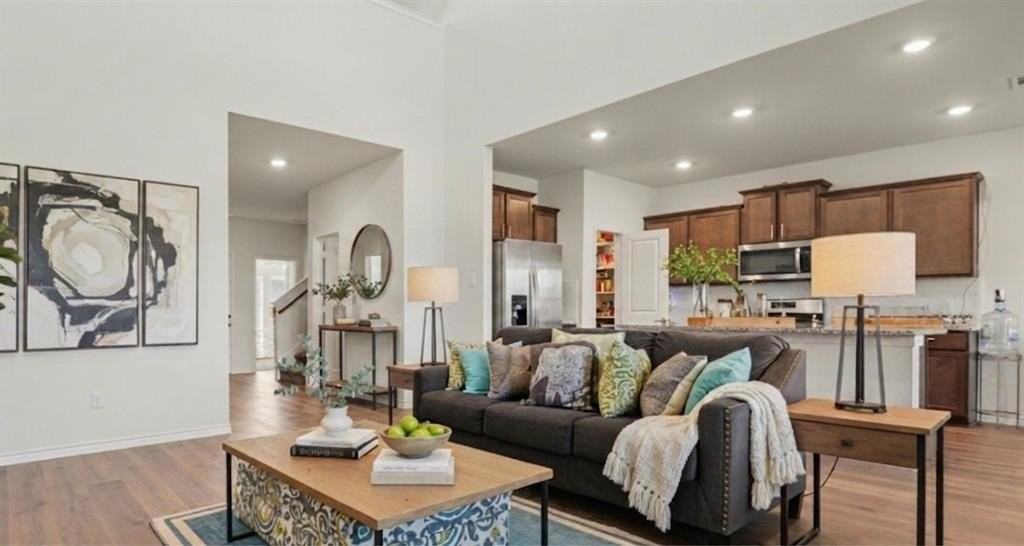 1613 Grand Villa St - Photo 3 of 32