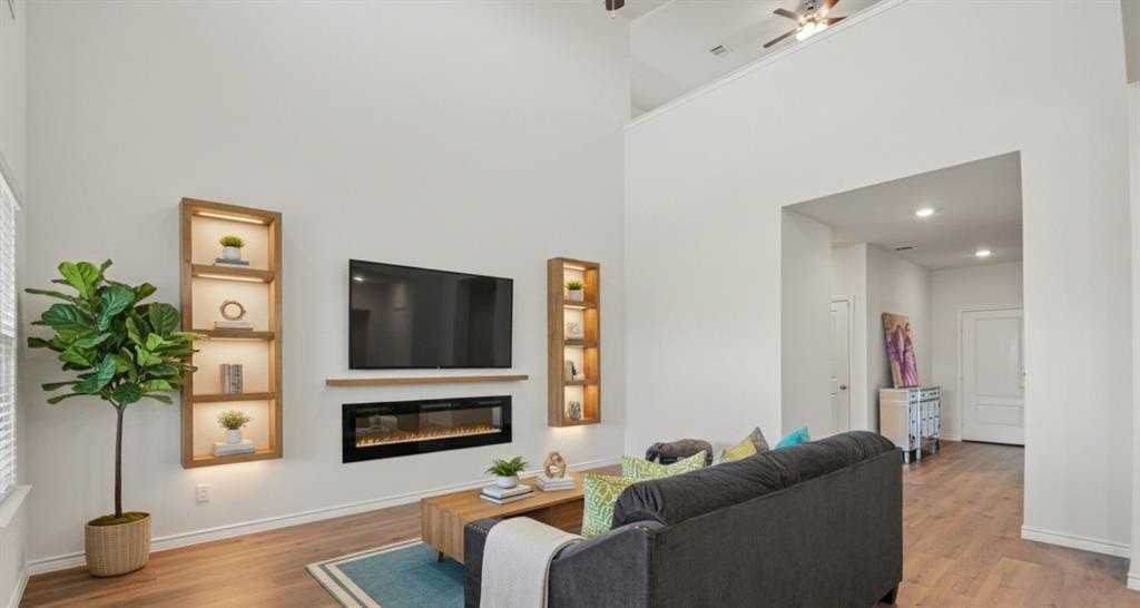 1613 Grand Villa St - Photo 6 of 32