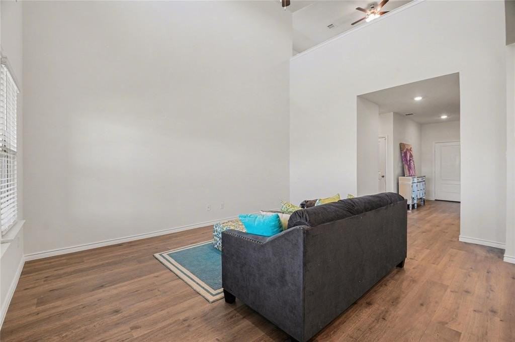 1613 Grand Villa St - Photo 7 of 32