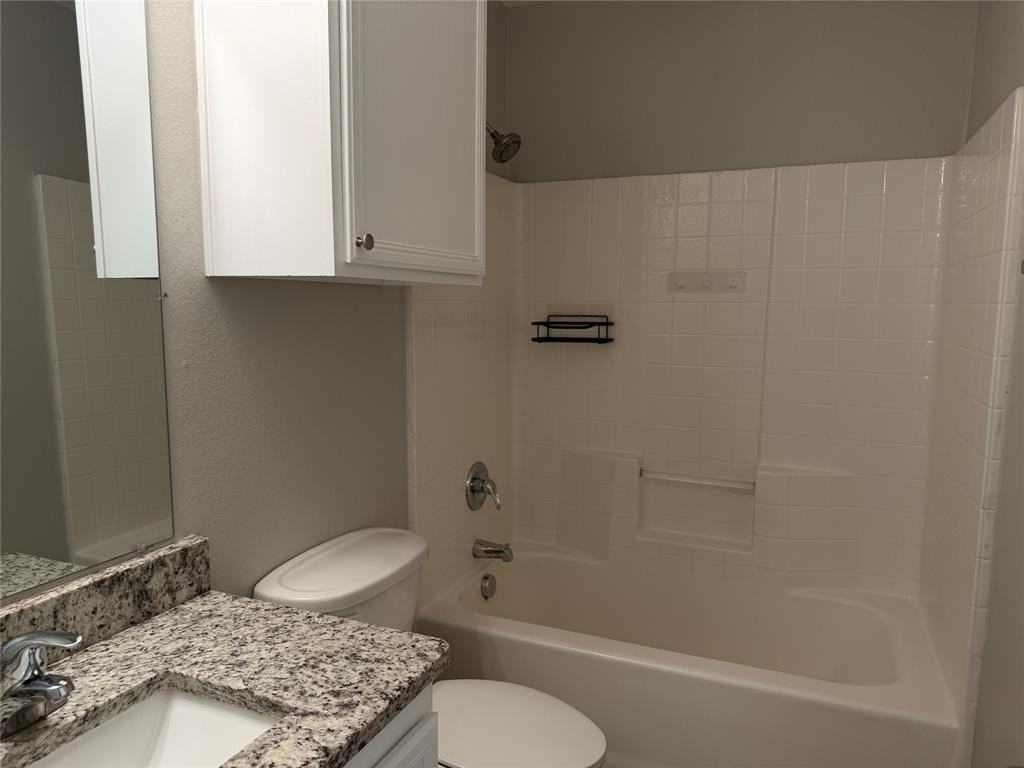 3332 Navaro St - Photo 7 of 23