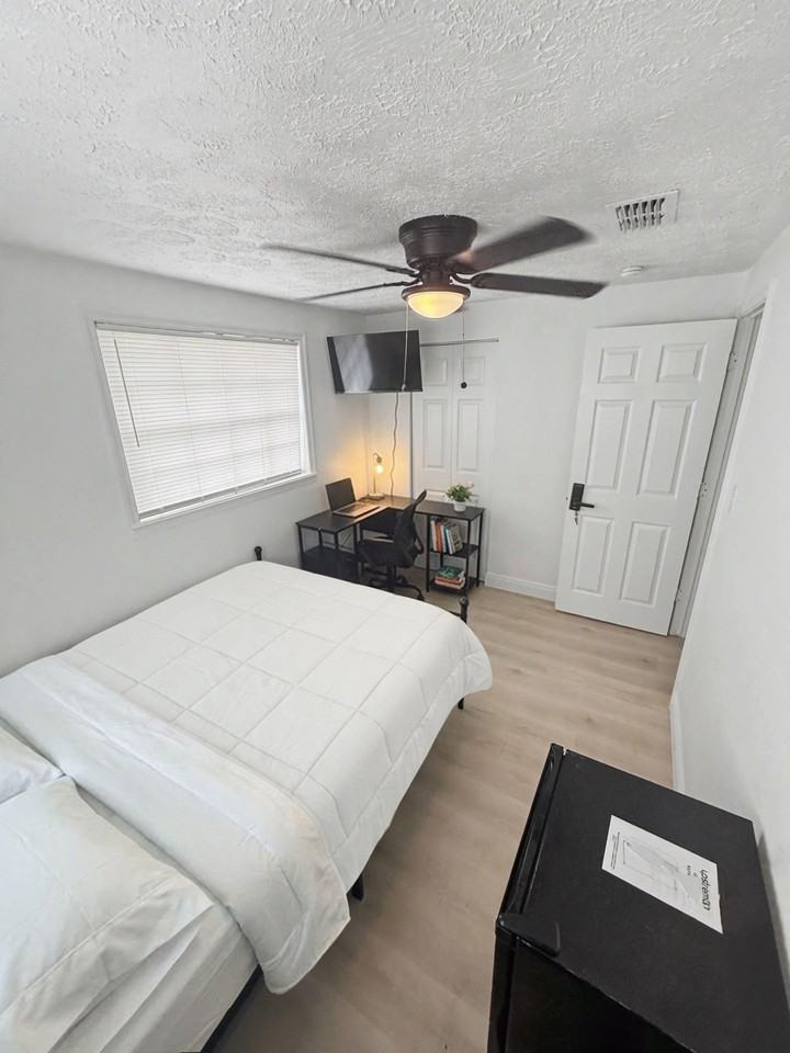 N 51st St - Photo 7 of 25