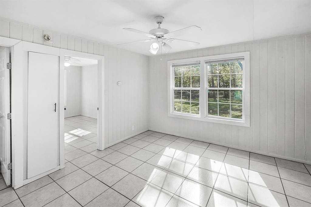 208 3rd St - Photo 7 of 25