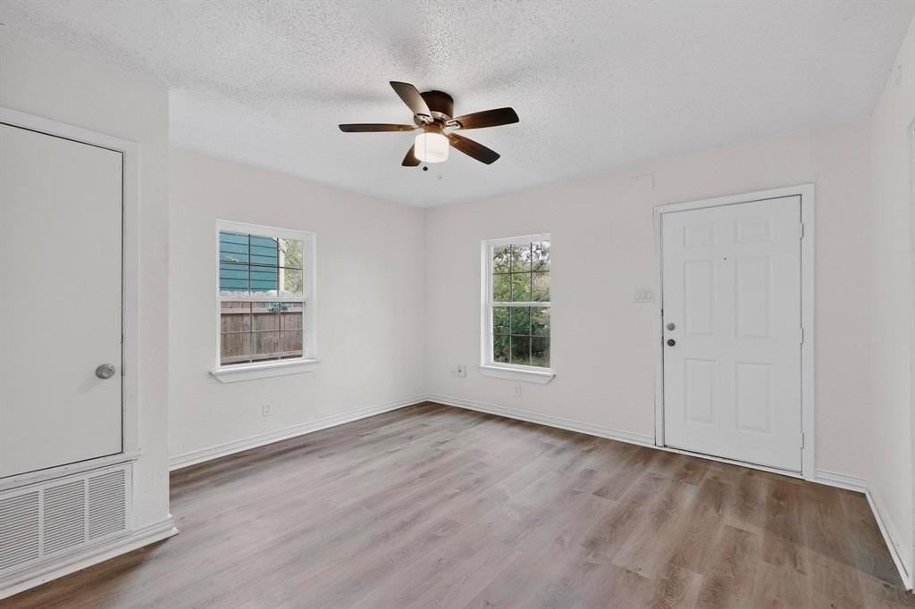 1210 Grant St - Photo 5 of 30