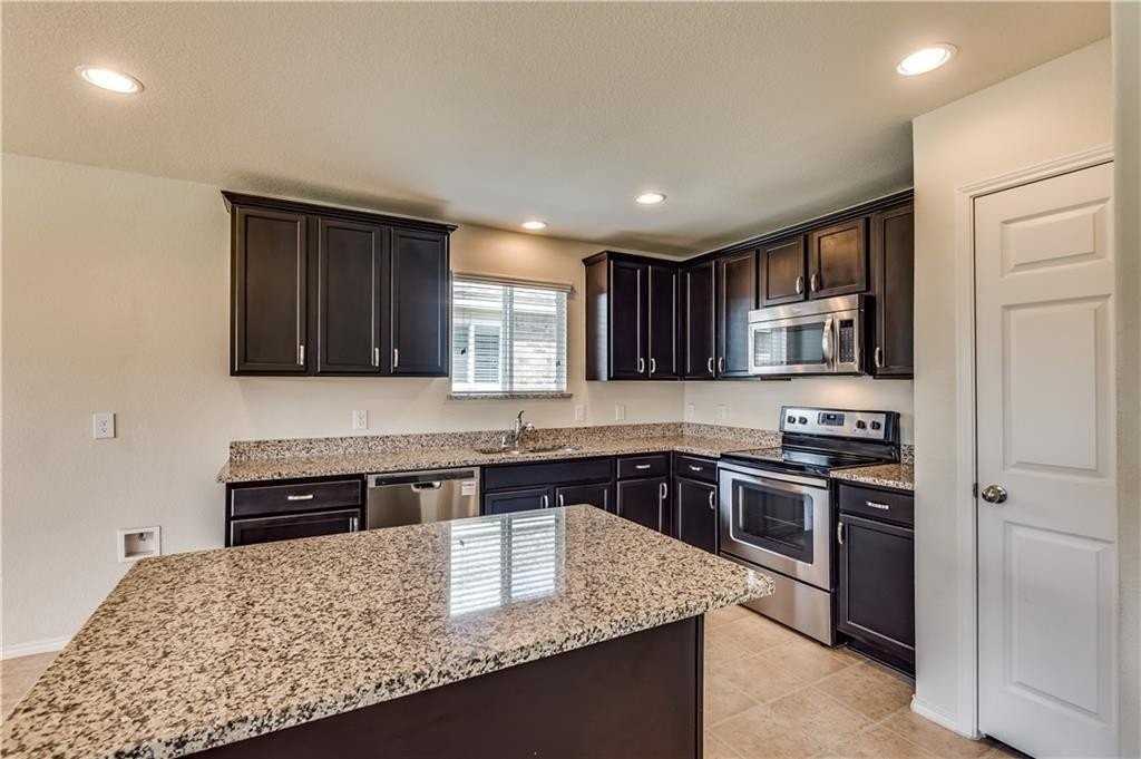 1104 Rivers Creek Ln - Photo 3 of 9