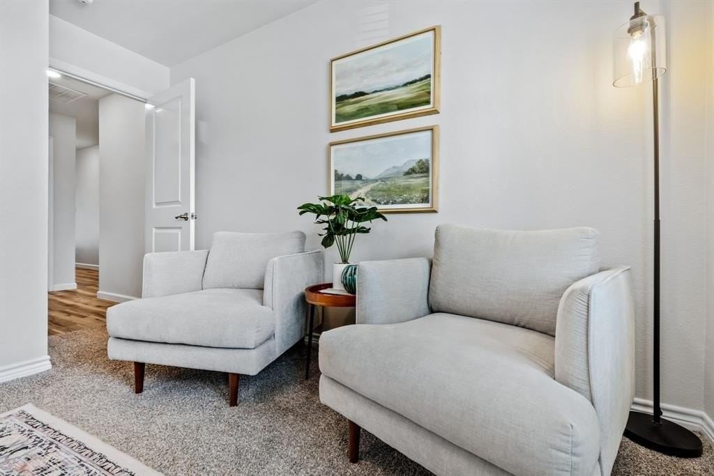 601 Rawhide Way - Photo 5 of 33