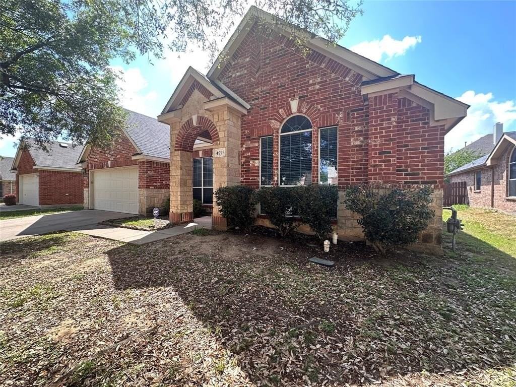 4923 Screech Owl Ln - Photo 2 of 40