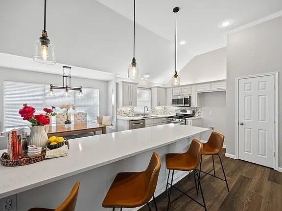 10122 Loving Trail Dr - Photo 4 of 26