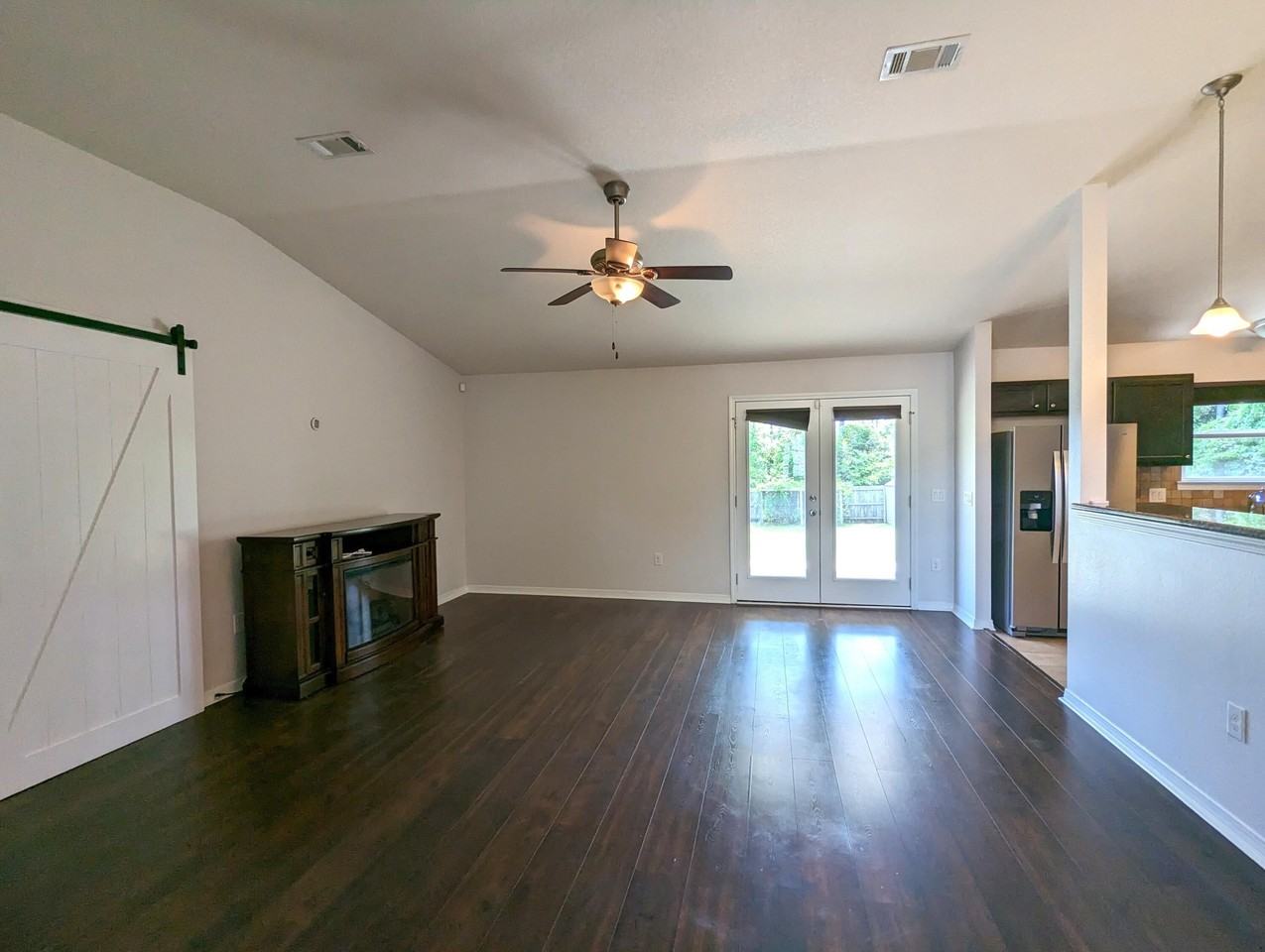 8249 Escola St - Photo 3 of 34