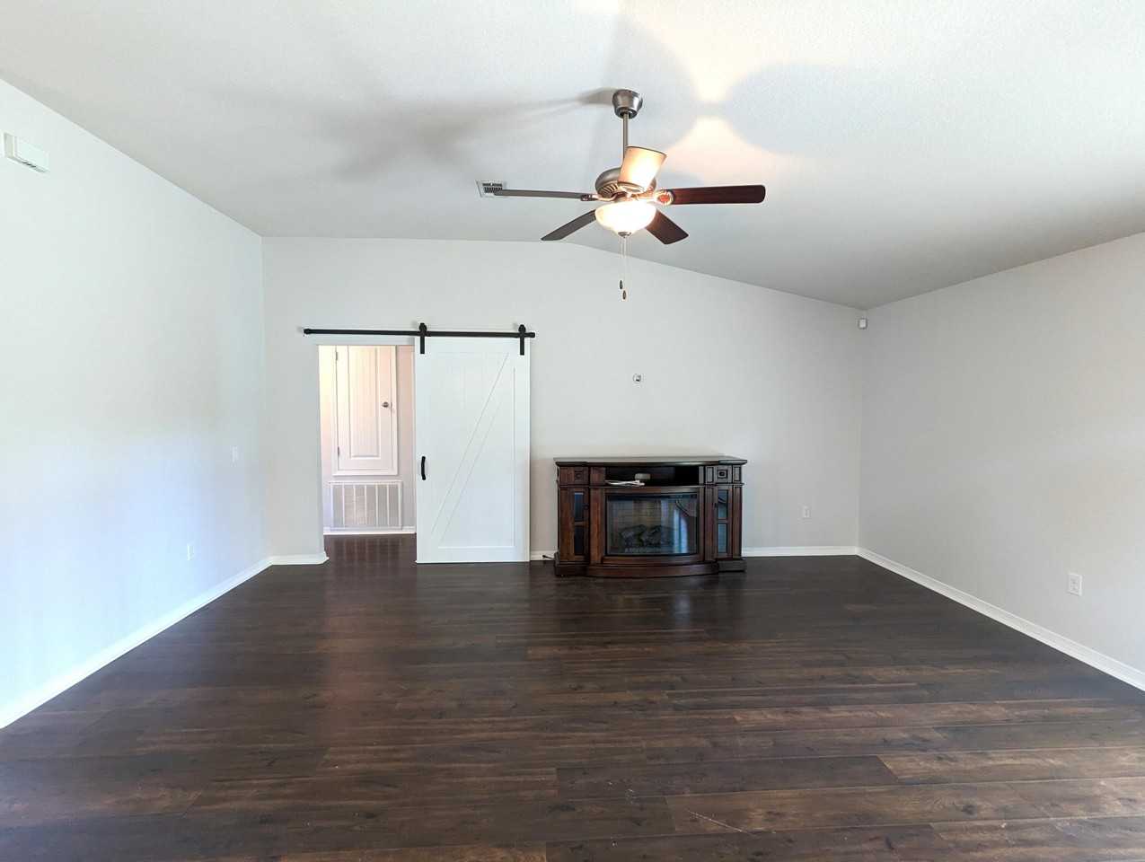 8249 Escola St - Photo 7 of 34