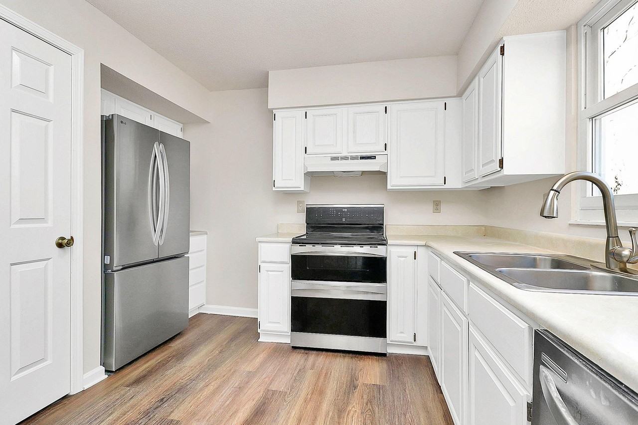 Batavia Ln - Photo 6 of 31