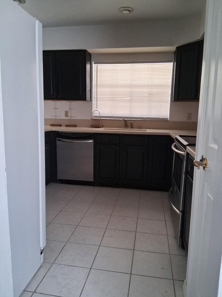 Sawgrass Dr - Photo 5 of 10