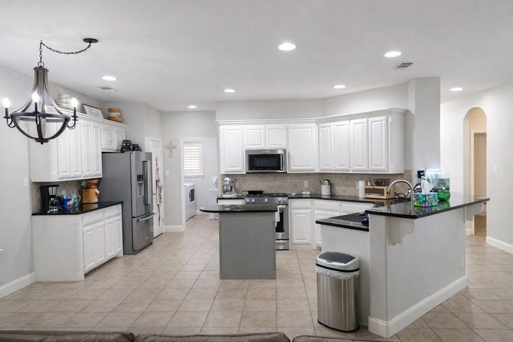 2917 Dustin Dr - Photo 4 of 18