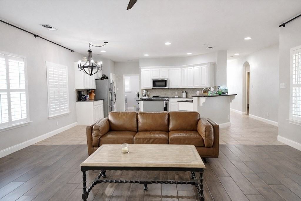 2917 Dustin Dr - Photo 5 of 18