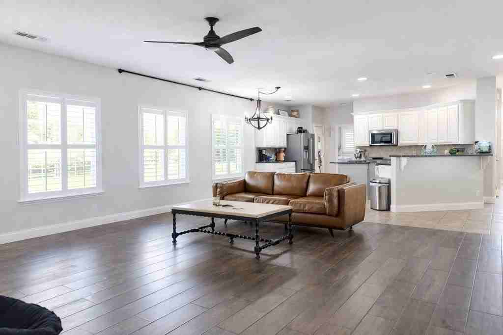 2917 Dustin Dr - Photo 6 of 18